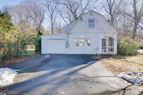 26 Kent Dr, North Haven CT  06473-4417 exterior