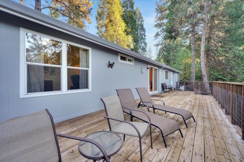 18900 Ridge Rd, Pine Grove, CA 95665-9468
