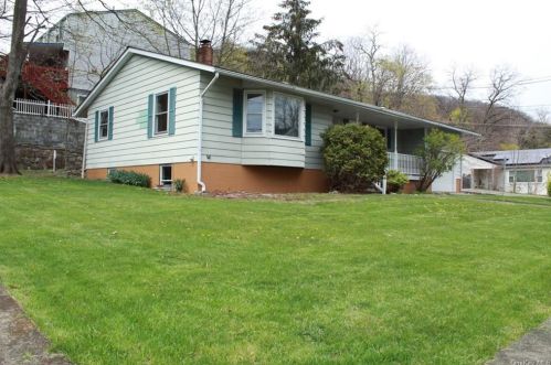 7 Kleitz Ave, Highland Falls, NY 10928-1207