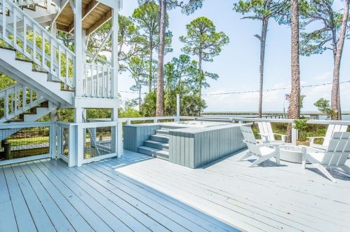 1673 Gulf Beach Dr, Saint George Island FL  32328-3107 exterior