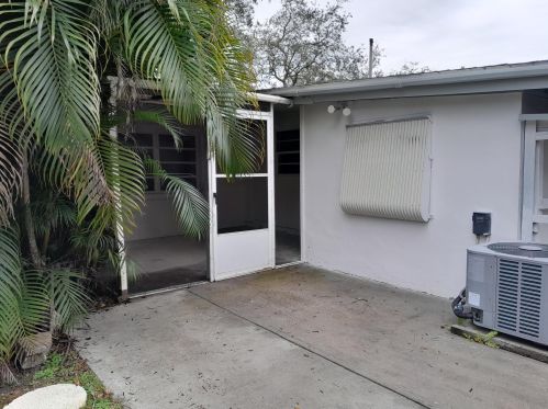 2106 79th Ct, Vero Beach FL  32966-1365 exterior