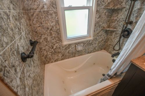 1911 Norwich Ave, Milwaukee WI 53235-4733 exterior