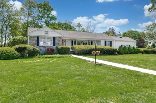 19 Pine Tree Dr, Stamford, CT 06906-1527