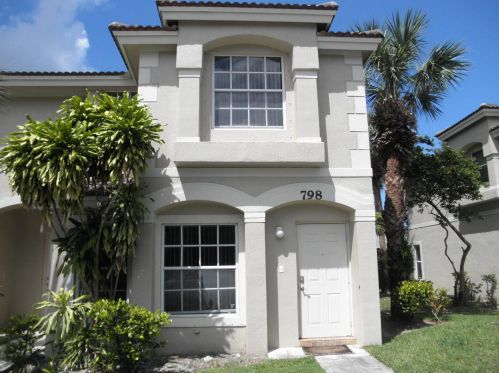 798 Summit Lake Dr, West Palm Beach, FL 33406-9037