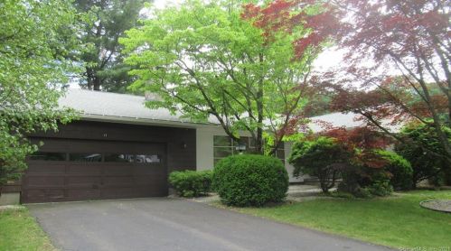 17 Maxine Rd, Bristol CT  06010-2354 exterior