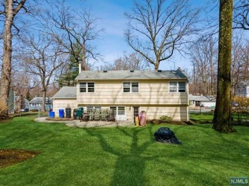 102 Pawnee Ave, Oakland NJ  07436-3724 exterior