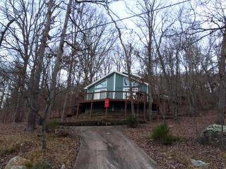 11855 White Oak Dr, Garfield, AR 72732-9739