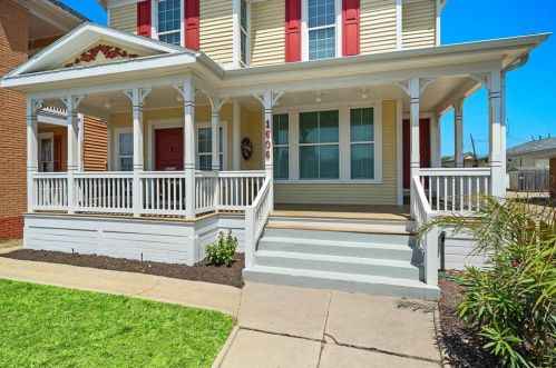 1606 Tremont St, Galveston, TX 77550
