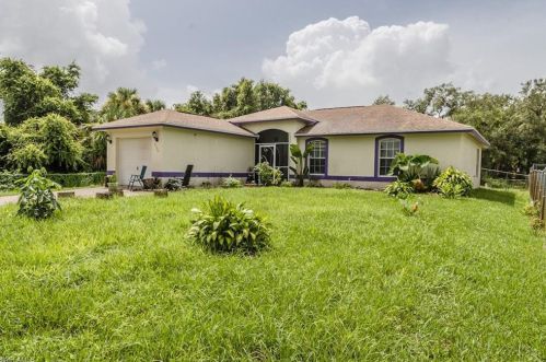 2390 6th Ave, Naples, FL 34120-5092