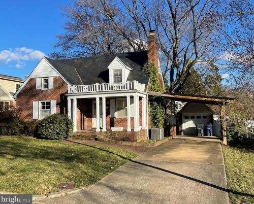 2827 Meadow Ln, Falls Church, VA 22042-2320