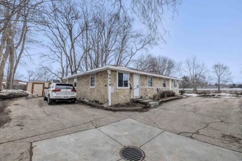 2075 Imperial Ln, Green Bay, WI 54302-3718