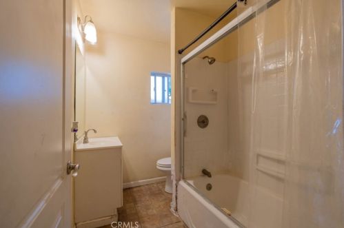 11025 Blix St, North Hollywood CA  91602-1204 exterior