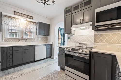 22 Frankford Ln, New Kensington, PA 15068-5328