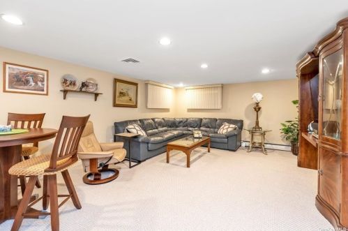 34 Forsythia Ln, Muttontown NY  11753-2337 exterior