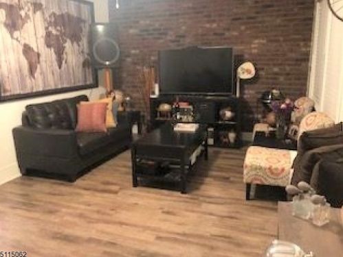 522 Locust Ave, Industrial Hillside, NJ 07205-1922