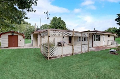 22194 Valley Rd, Waukesha WI  53186-5350 exterior