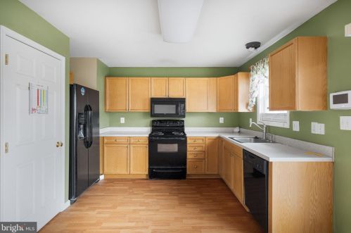 262 Charles St, Strasburg, VA 22657-2627
