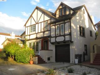 3567 Redwood Rd, Oakland, CA 94619-1526