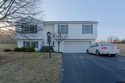 18 Lilac Ln, Newtonville NY  12110-5634 exterior