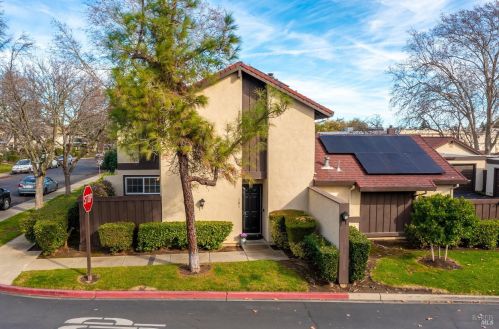 101 Fairoaks Dr, Vacaville CA  95688-5319 exterior