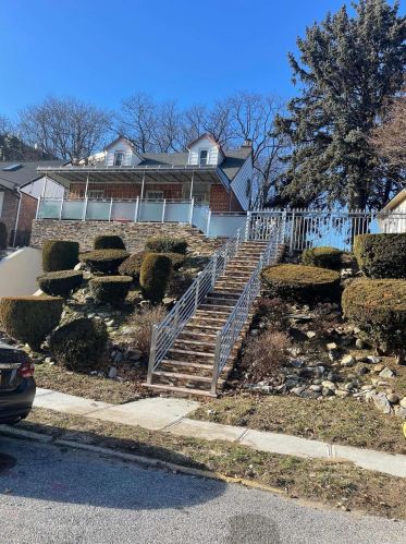 209-87 Whitehall Ter, Jamaica, NY 11423-1720