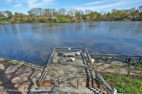2 Auburn Ct, Tinton Falls, NJ 07701-5426