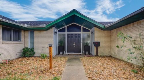 7823 Yucca Dr, Texas City, TX 77591-3321