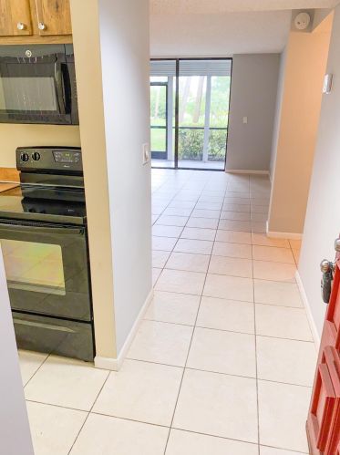 5160 Las Verdes Cir, Delray Beach, FL 33484-8069