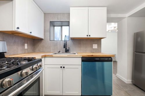 4001 Ctr Ave, Whitaker PA 15120-3417 exterior