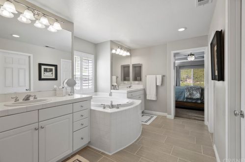 28531 Redwood Canyon Pl, Santa Clarita CA  91390-5723 exterior