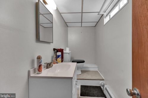 121 Charles Ave, Hanover PA 17331-3337 exterior