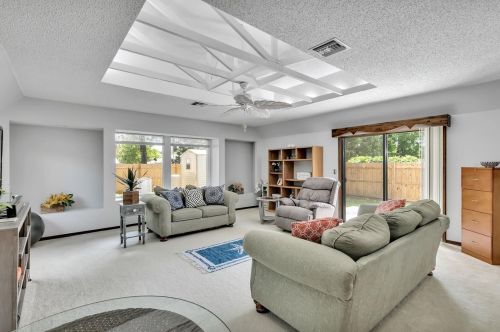 205 Lucerne Dr, De Bary FL  32713-3015 exterior