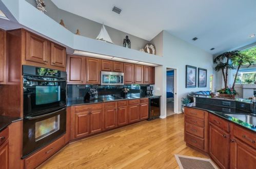 4811 Cross Pointe Dr, Oldsmar FL 34677-5202 exterior