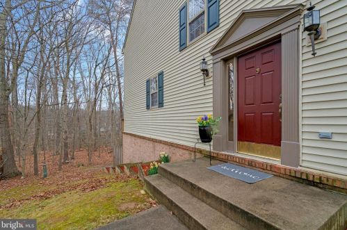 8858 Eagle Rock Ln, Springfield VA  22153-1727 exterior