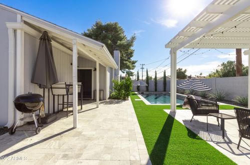 5744 12 St, Phoenix AZ 85086-7351 exterior