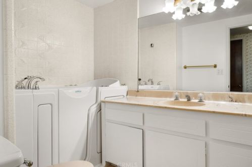 8411 Ives St, Paramount CA 90723-4441 exterior