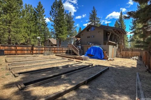 725 Stanford Ave, South Lake Tahoe CA  96150-2417 exterior