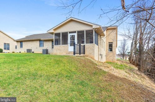 63 Maynard Ln, Strasburg VA  22657-1105 exterior