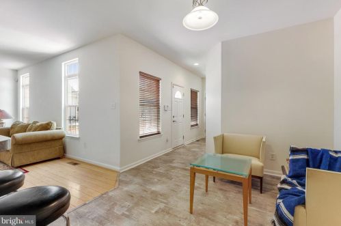 11 Broad Way, Lovettsville VA  20180-8608 exterior