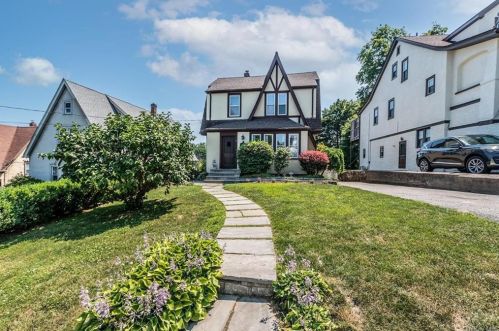 11 Sutton Pl, Crotonville NY  10562-4419 exterior