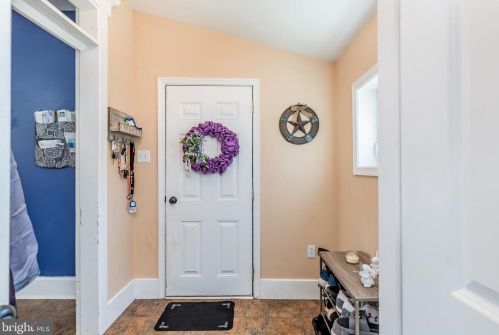 35 Fairfield St, North Newton, PA 17241-1329