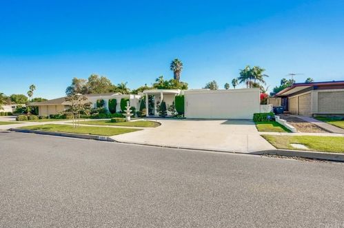 3772 Parkview Dr, Lakewood, CA 90712-3843