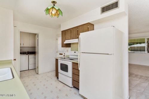 9902 Spruce Dr, Sun City AZ 85351-1958 exterior