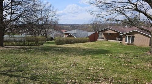 15 Sunbirch Dr, Jeannette PA  15644-1138 exterior