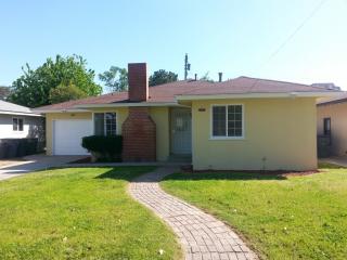 935 Fedora Ave, Fresno, CA 93705-2723