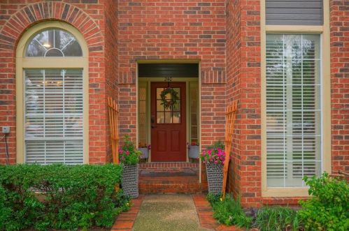 240 Cobblestone Row, Denton, TX 76207-7205