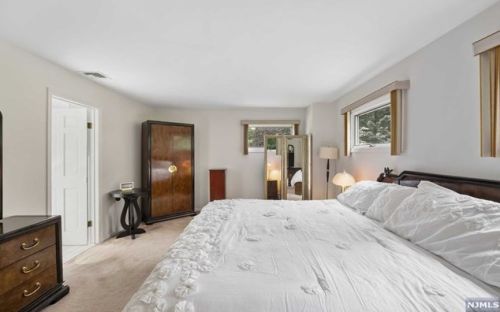 43 Bentley Dr, Franklin Lakes NJ  07417-1941 exterior