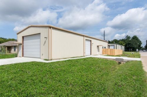335 Holiday St, Tomball, TX 77375-6738