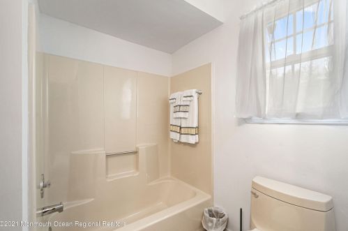 38 Jeanette St, Berkeley Township NJ  08721-3517 exterior