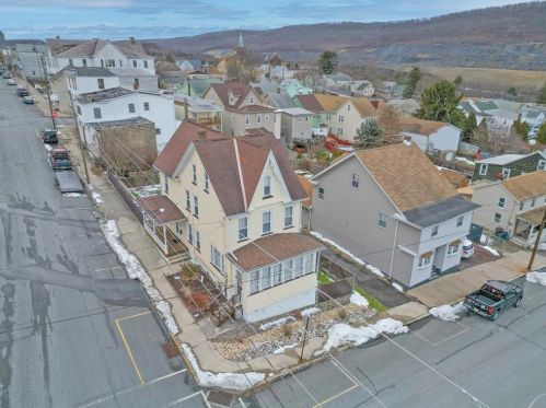 186 1st St, Coaldale, PA 18218-1320